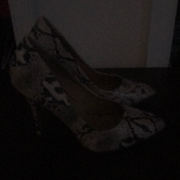 Beige-Python Pumps - Picture 5 of 5